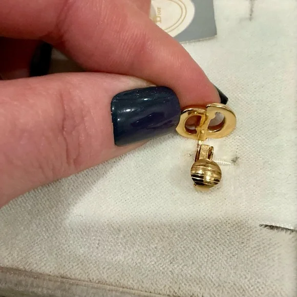 🔥SALE🔥!💎DIOR💎CLIP ON EARRINGS WITH ORIGINAL BOX AND TAG - Picture 2 of 7